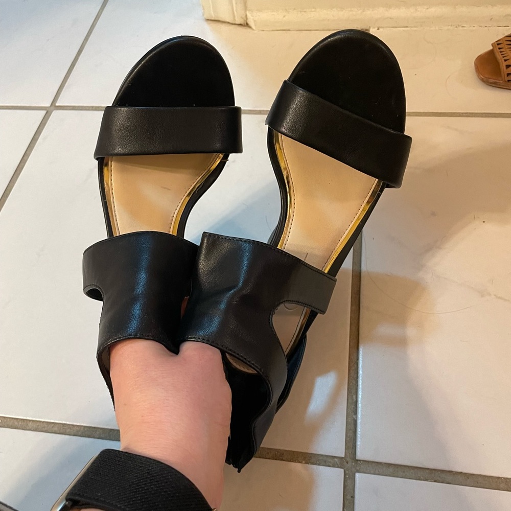 Jessica Simpson black wedges
